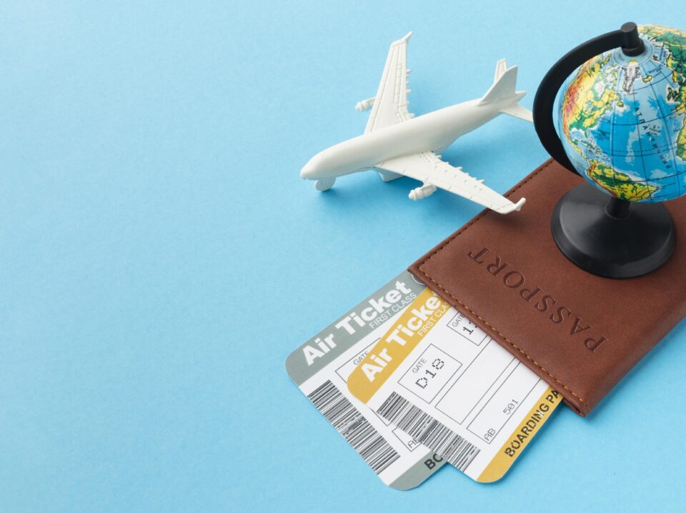 passaporte-de-angulo-elevado-e-arranjo-de-ingressos